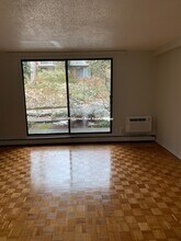 51 Grove, Unit #A in Chestnut Hill, MA - Building Photo - Building Photo