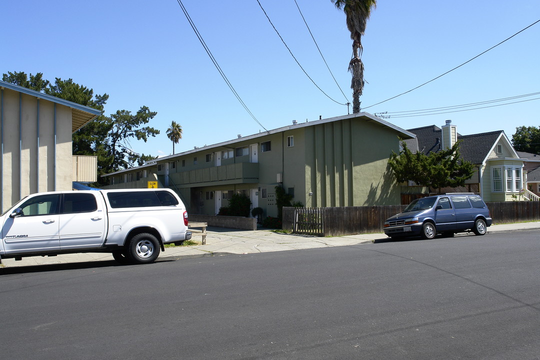 585 Stambaugh St in Redwood City, CA - Building Photo