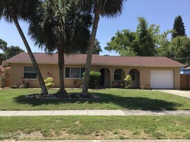 2859 Kingston Ln in Melbourne, FL - Building Photo