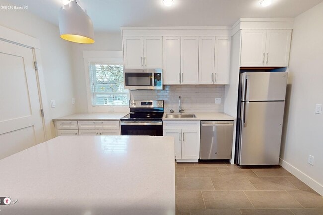 208 Banks St, Unit 3