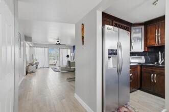 8330 Sands Point Blvd in Tamarac, FL - Building Photo - Building Photo