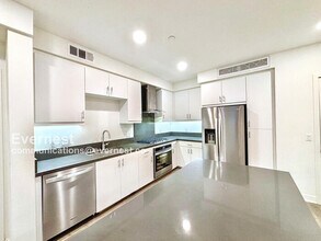 2226 Nolita in Irvine, CA - Foto de edificio - Building Photo
