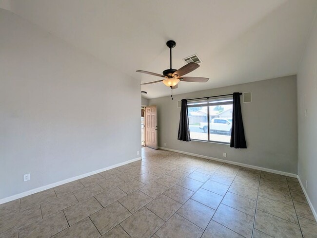 15746 W Elm St in Surprise, AZ - Foto de edificio - Building Photo