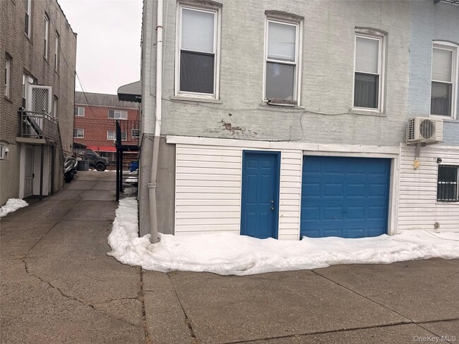 24-32 23rd St in Queens, NY - Foto de edificio - Building Photo