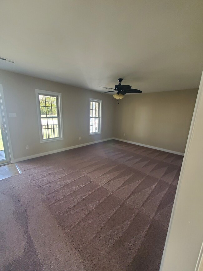 7035 Evergreen Rd in Mechanicsville, VA - Foto de edificio - Building Photo