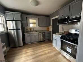 46 Elmwood Ave in Montclair, NJ - Building Photo - Building Photo