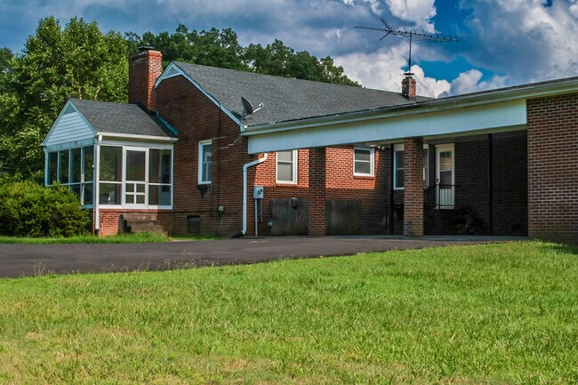 2503 Nottoway Blvd in Victoria, VA - Building Photo - Building Photo