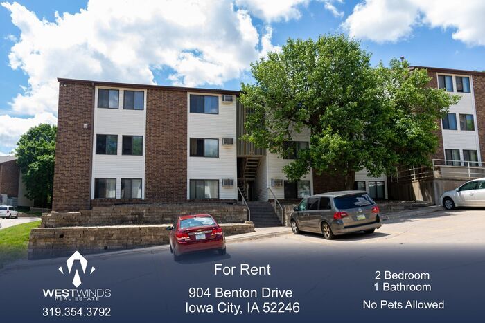 904 Benton Dr in Iowa City, IA - Building Photo
