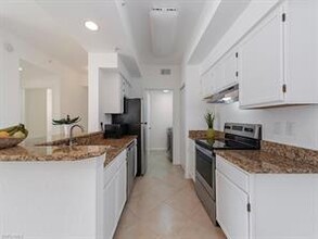 4690 St Croix Ln-Unit -426 in Naples, FL - Foto de edificio - Building Photo