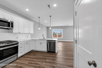33 Union Ave in Manasquan, NJ - Building Photo - Building Photo