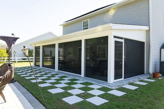 7 Lakeside Dr in Bluffton, SC - Building Photo - Building Photo