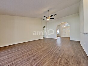 8813 Scenic Vista Ct in Orlando, FL - Foto de edificio - Building Photo