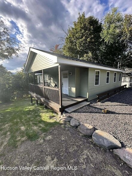 13 Saugerties Manor Rd