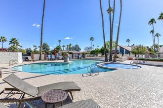 5804 N Scottsdale Rd in Paradise Valley, AZ - Building Photo - Building Photo