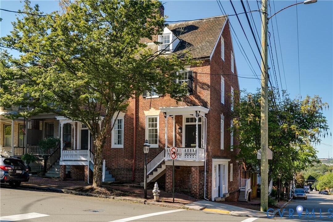 2501 E Grace St in Richmond, VA - Building Photo