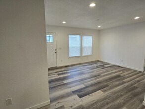 4650 E Carey Ave in Las Vegas, NV - Building Photo - Building Photo