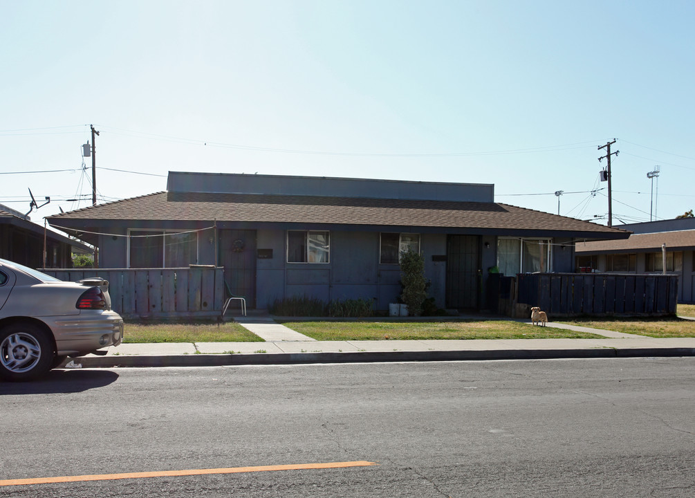 1203 4th St in Livingston, CA - Building Photo