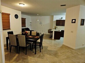 290 NW 109th Ave in Miami, FL - Foto de edificio - Building Photo