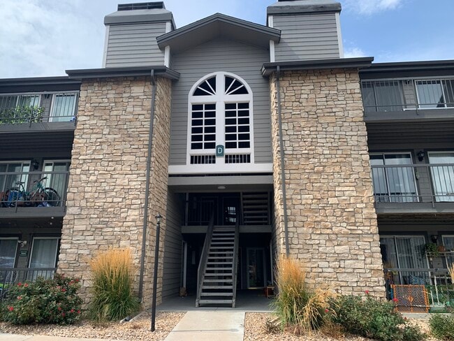 property at 2575 S Syracuse Way