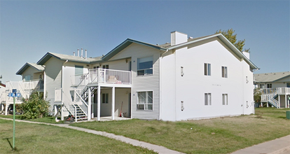 Southwood Square in Slave Lake, AB - Building Photo - Building Photo