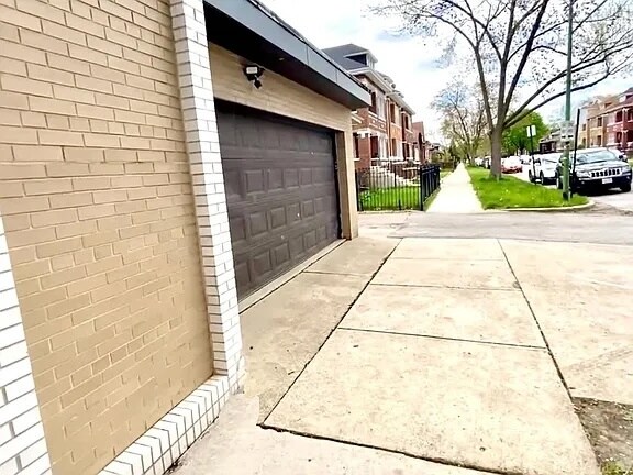 2457 W 69th St in Chicago, IL - Building Photo