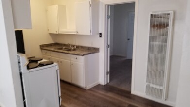 2207 W Juniper St, Unit A in Roswell, NM - Building Photo - Building Photo