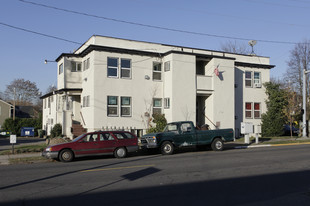 301 W Mcloughlin Blvd Apartments