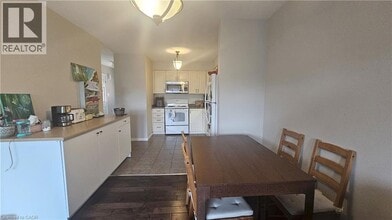 216 Featherstone Crescent in Kitchener, ON - Building Photo - Building Photo