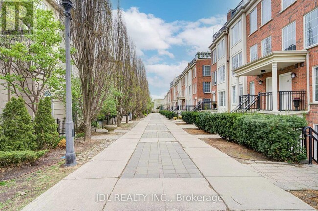 11-611 Everson Dr