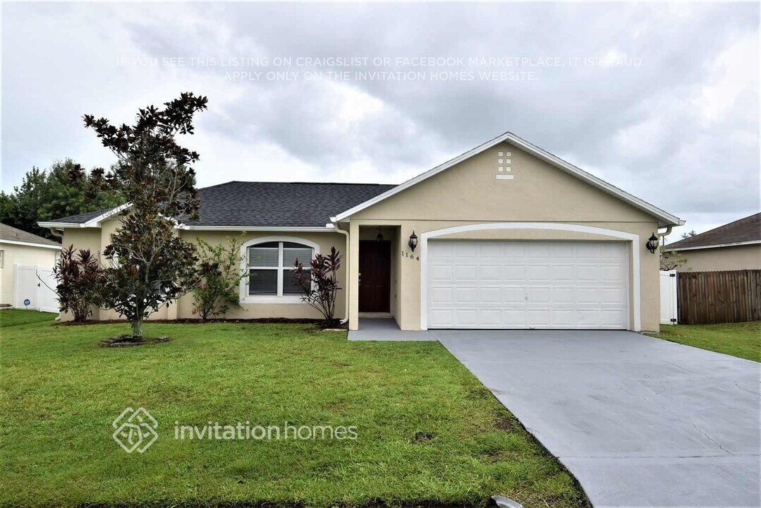 1164 St Tropez Ct in Kissimmee, FL - Foto de edificio