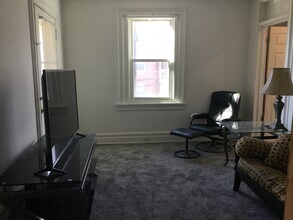 400 E 19th St, Unit 1 in Chester, PA - Foto de edificio - Building Photo