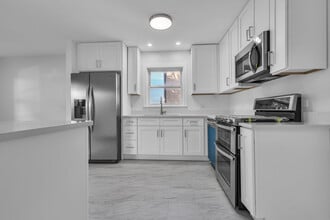 512 Ida Ct in Mount Prospect, IL - Building Photo - Building Photo