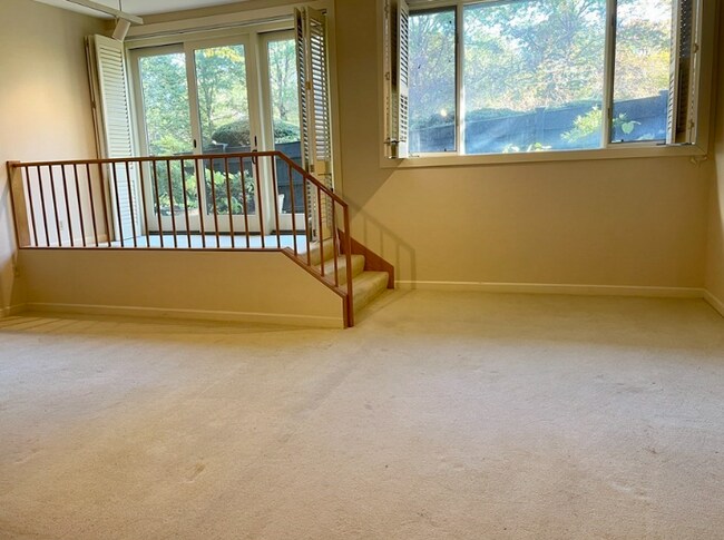 100 Keyes Rd, Unit 104 in Concord, MA - Building Photo - Building Photo
