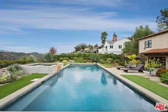 1301 Linda Flora Dr in Los Angeles, CA - Building Photo - Building Photo