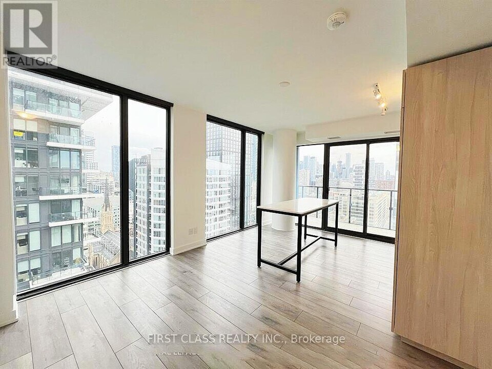 47-2647 Mutual St in Toronto, ON - Building Photo