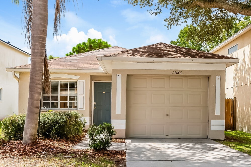 13123 Fennway Ridge Dr in Riverview, FL - Building Photo