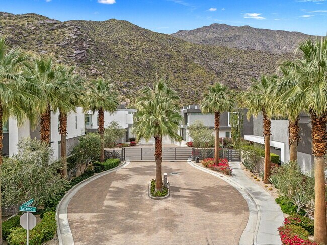 1201 Surrey Ln in Palm Springs, CA - Building Photo - Building Photo