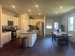 311 Town Lk Bnd in Kyle, TX - Building Photo - Building Photo