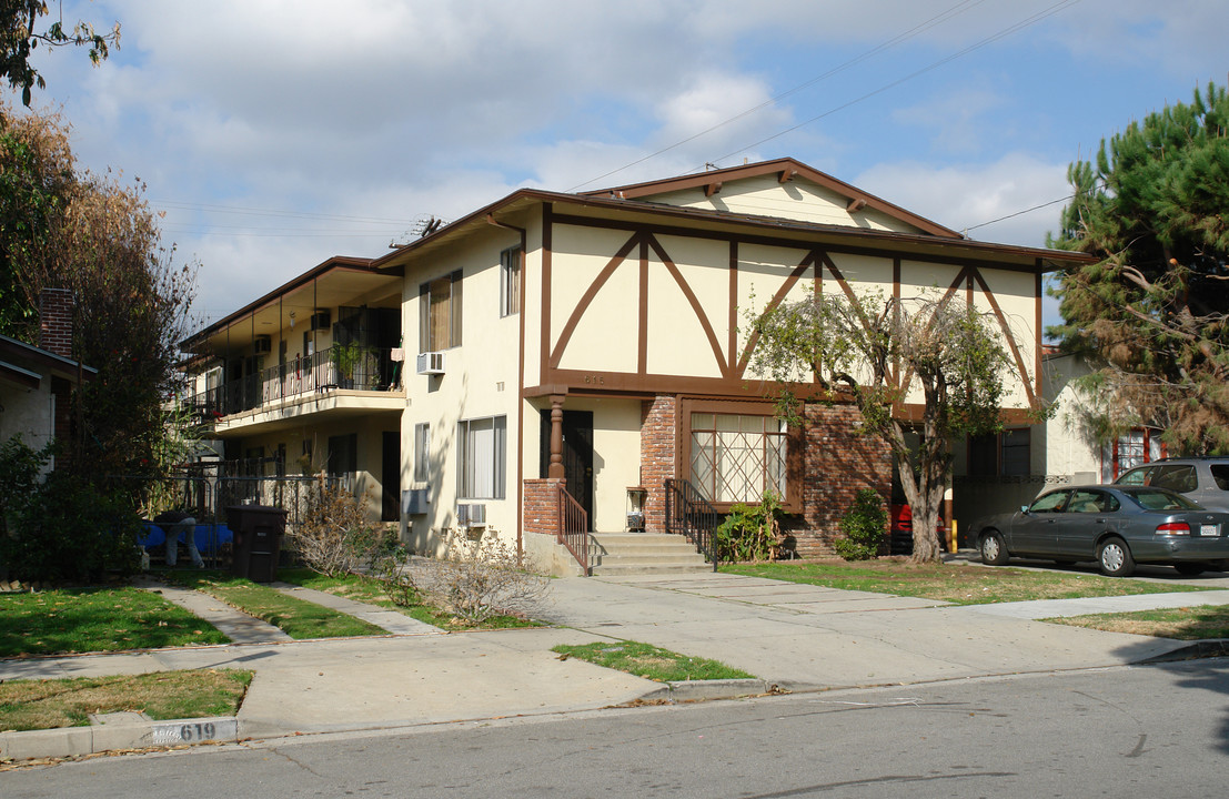 615 Fischer St in Glendale, CA - Building Photo