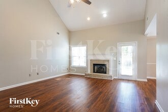 77 Pebble Creek Dr in Newnan, GA - Foto de edificio - Building Photo