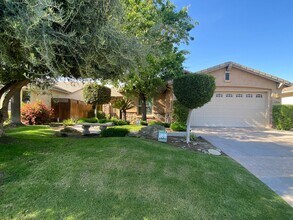 11826 Grecian Laurel St in Bakersfield, CA - Building Photo - Building Photo