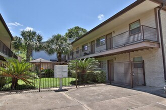 1307 Welch St in Houston, TX - Building Photo - Building Photo