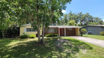 906 E Wisconsin Ave in DeLand, FL - Building Photo