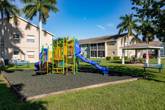 Palmas Altas in Orlando, FL - Building Photo - Building Photo