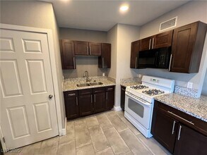 2105 S 15th St in Las Vegas, NV - Foto de edificio - Building Photo