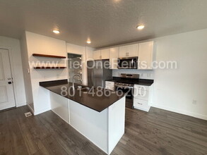 936 E Hercules Ct in Layton, UT - Building Photo - Building Photo