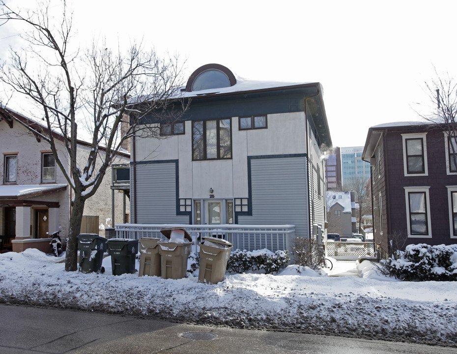 21-25 E Gorham St in Madison, WI - Foto de edificio