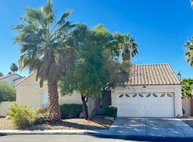 351 Promontory Dr in Henderson, NV - Building Photo