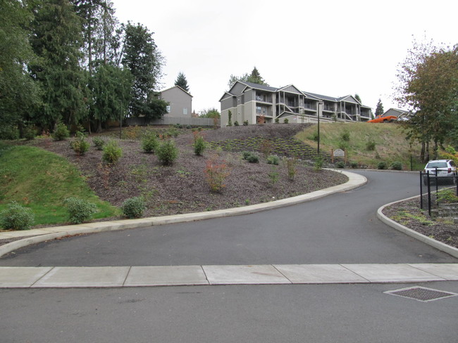 Tupper Hill Apartments in Sandy, OR - Building Photo - Building Photo