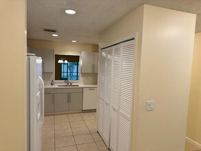 1218 White Pine Dr in Wellington, FL - Foto de edificio - Building Photo